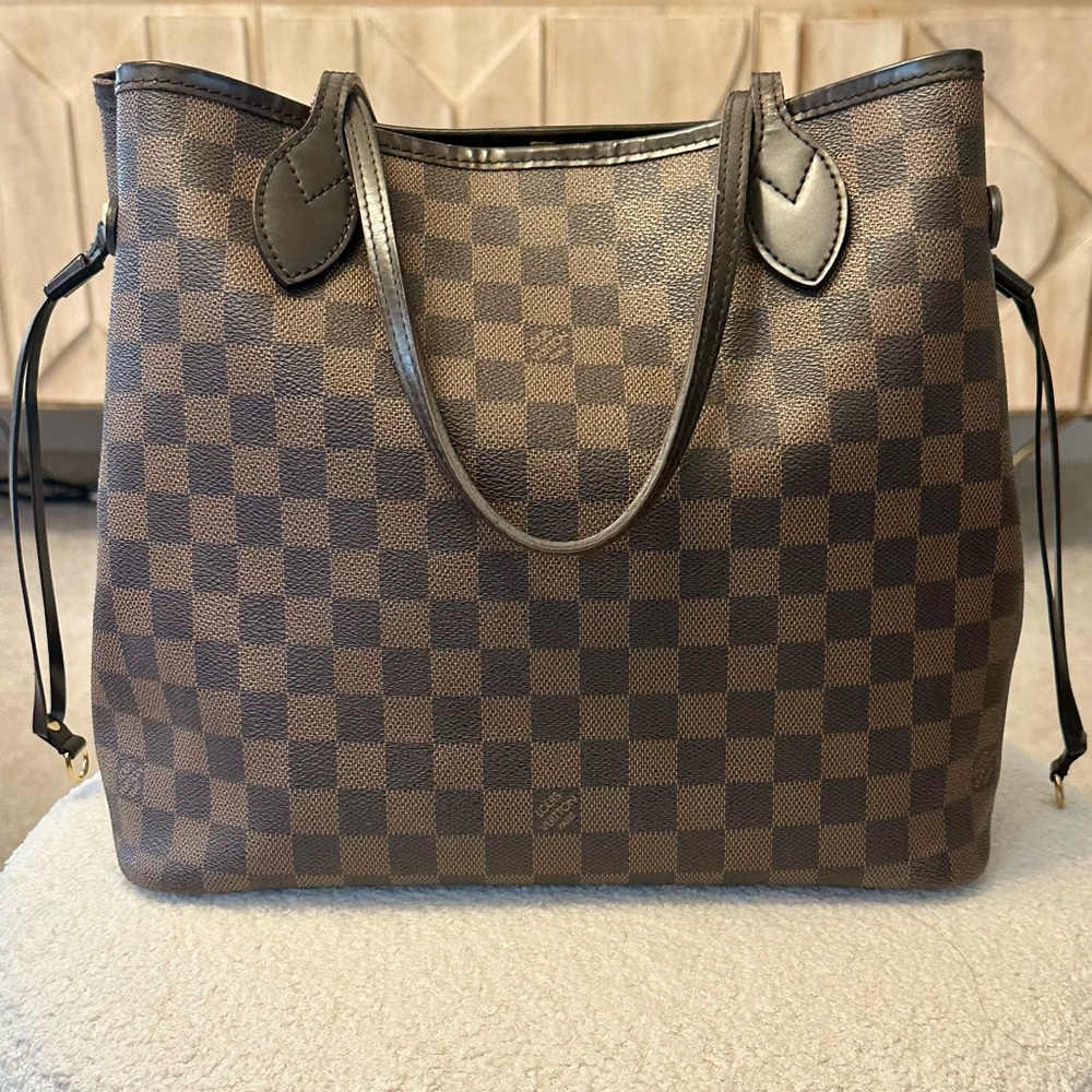Louis Vuitton Neverfull MM Bag